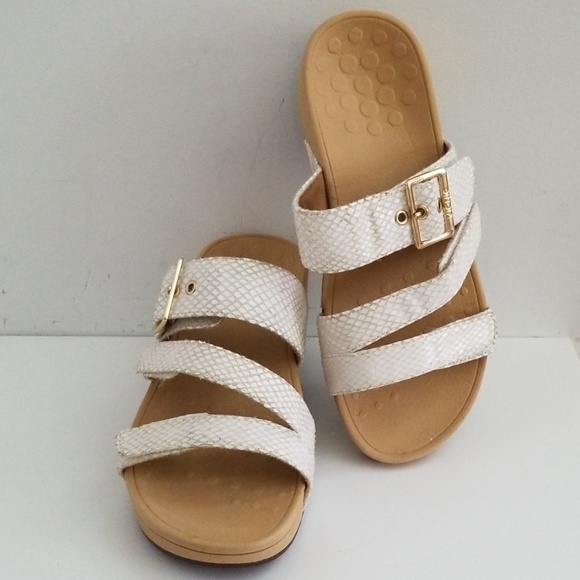 vionic sandals size 6